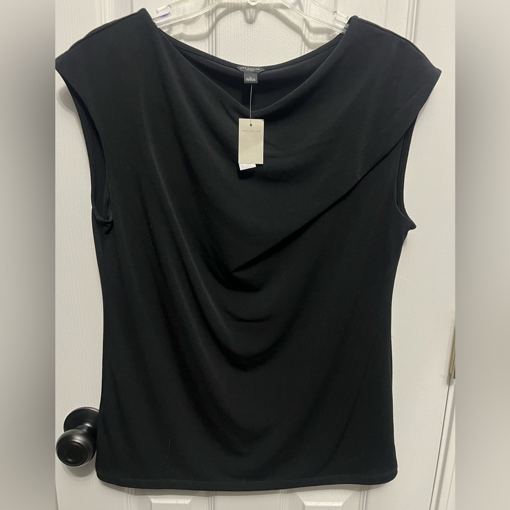 Ann Taylor black crepe knit drape front top. Size L. NWT